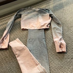 Workout cropped set, pink and grey ombré. Size XS but fits like a small